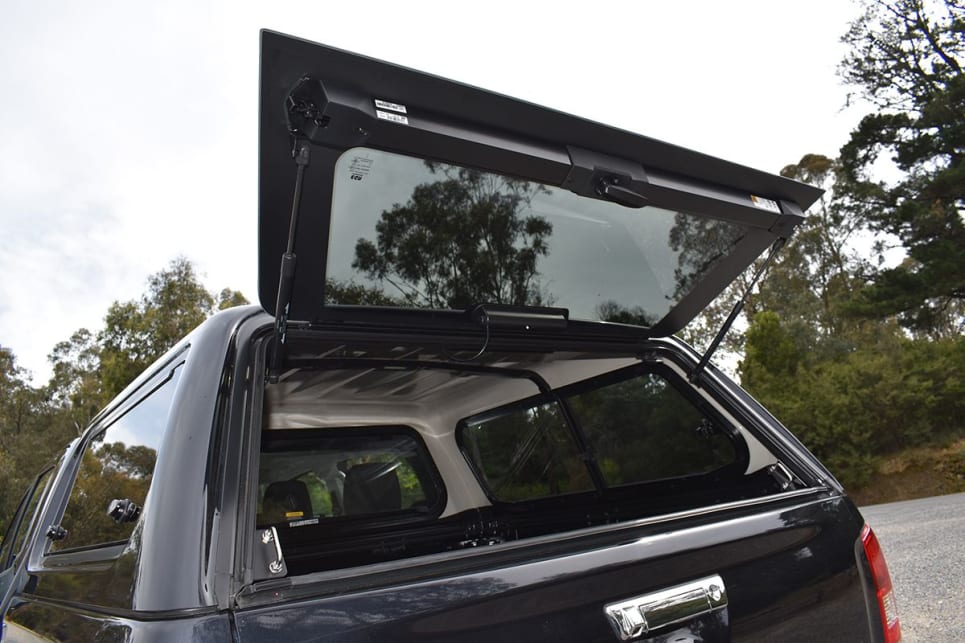 The tinted and key-lockable swing-up rear window with gas struts is easy to operate. (Image: Mark Oastler)