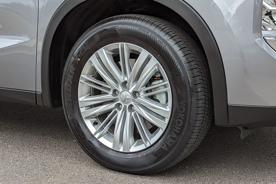 The thick 60-section sidewalls might make the 18-inch wheels look a bit small. (Image: Tung Nguyen)