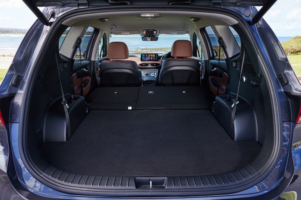 With all seats folded down, the Santa Fe Hybrid Elite has a cargo capacity of 782 litres. 