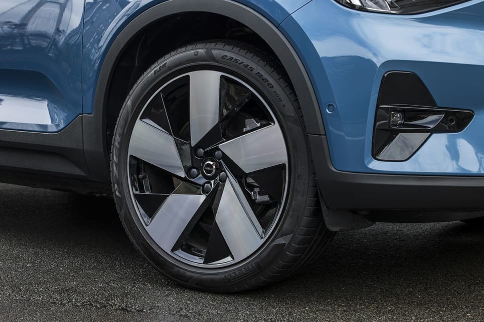 The C40 wears 19-inch alloy wheels.