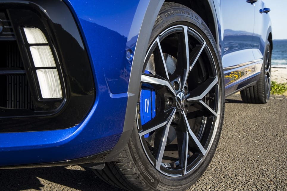 The 19-inch alloy wheels match those on the Golf and Tiguan R. (R variant pictured)