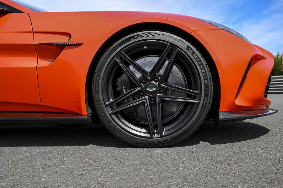 It has 21-inch alloys wrapped in performance rubber