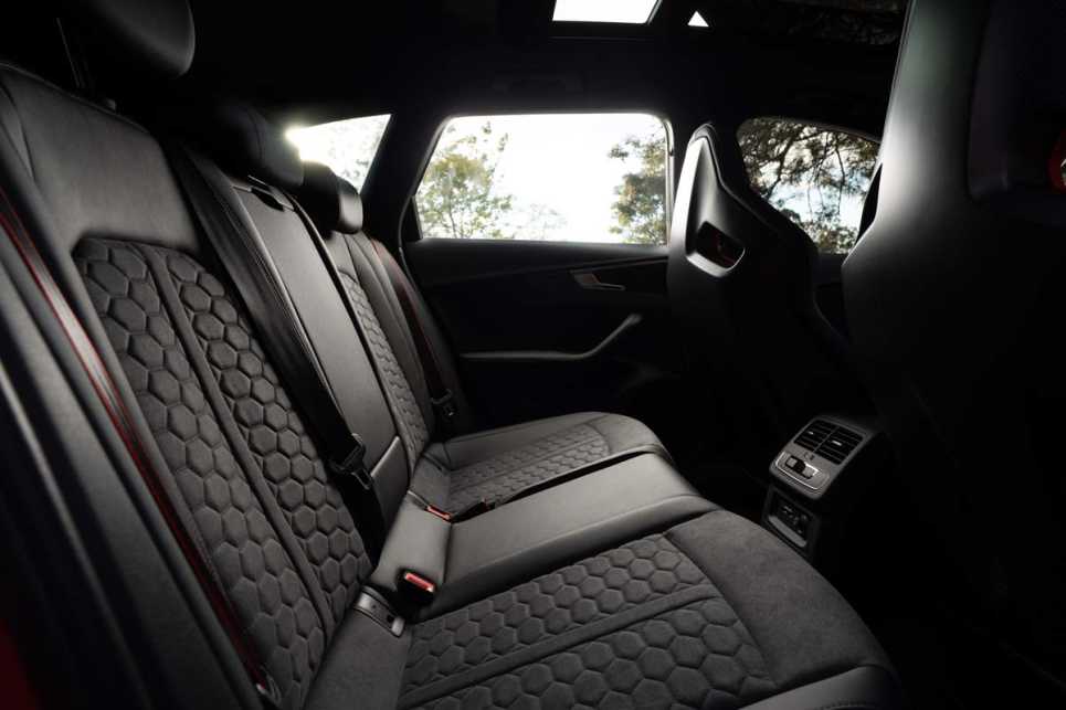 2025 Audi RS4 Avant Competition Plus I Practicality