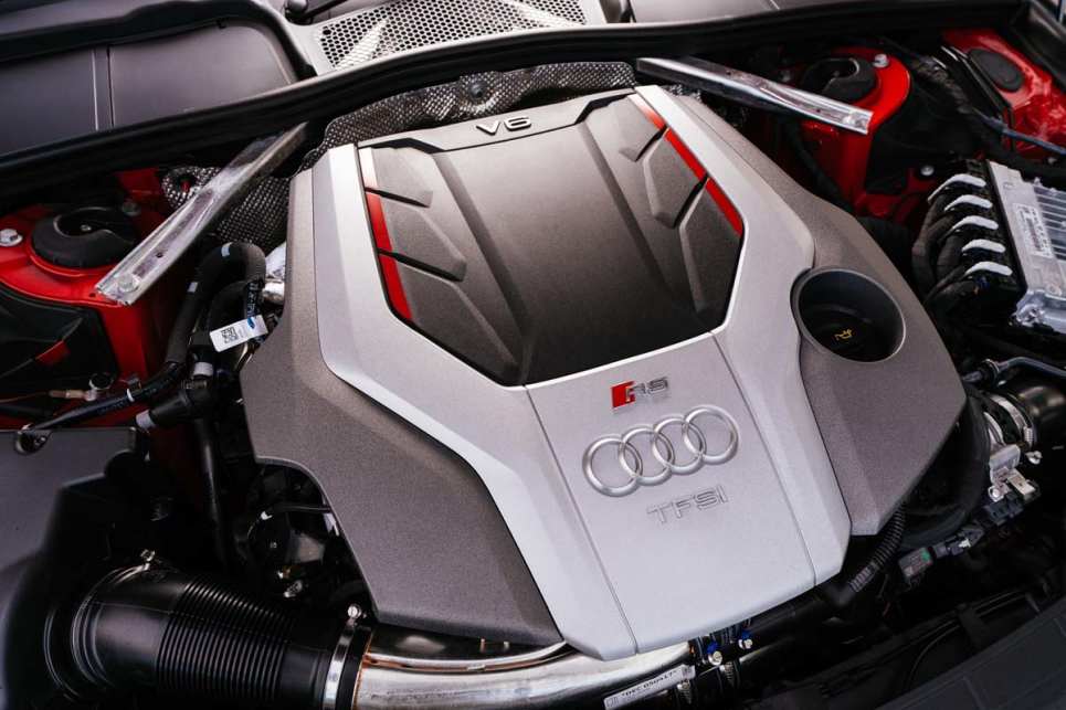 2025 Audi RS4 Avant Competition Plus I Under the bonnet