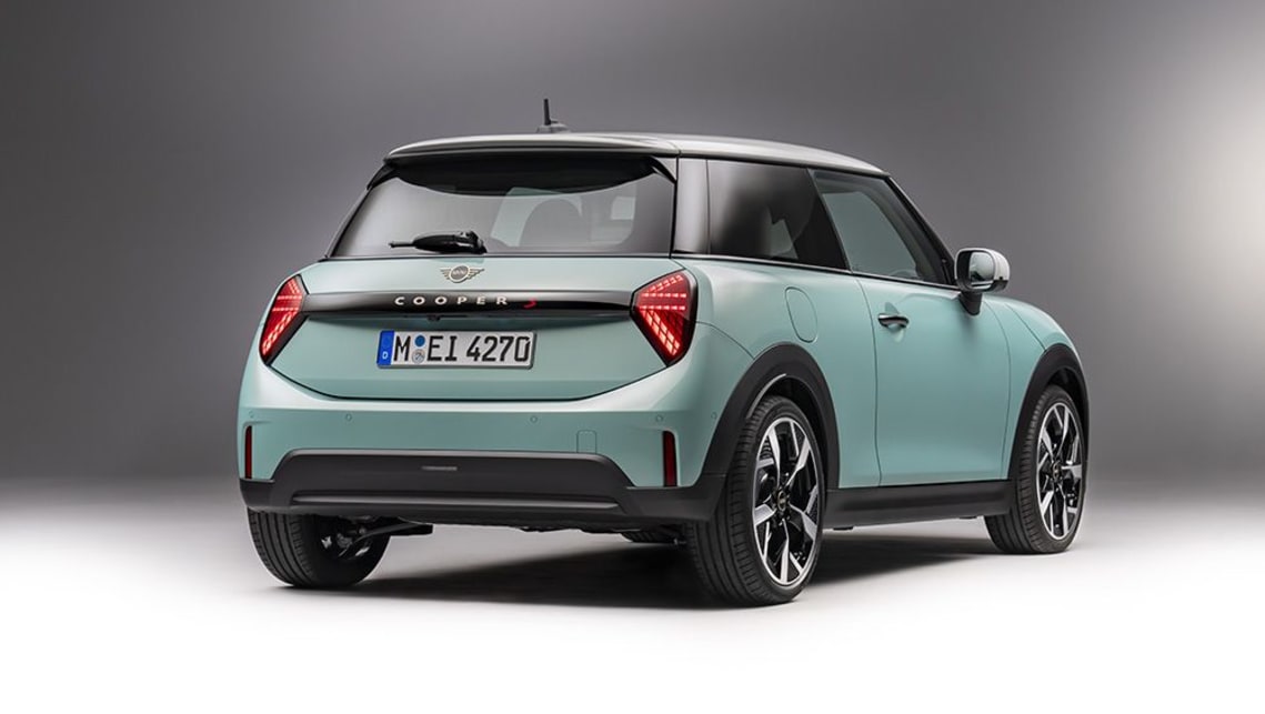 2024 Mini Cooper petrol revealed! Not ready for an electric car? The new  three-door hatchback is coming to battle the Audi A1, Fiat 500 and VW Polo!  - Car News