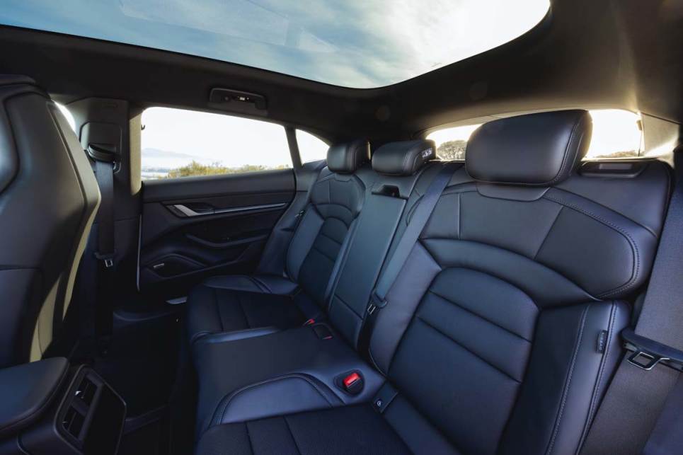 2024 Porsche Taycan 4 Cross Turismo I Practicality