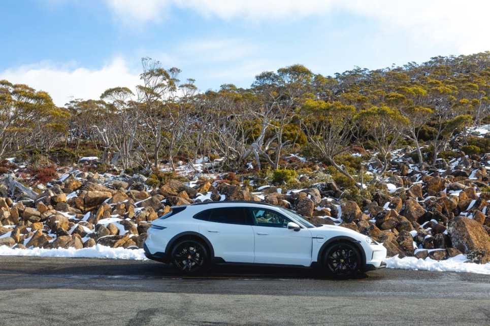 2024 Porsche Taycan 4 Cross Turismo I Driving