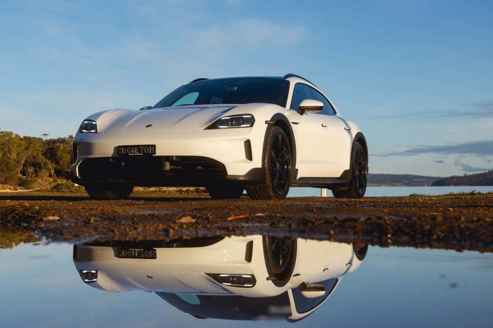 2024 Porsche Taycan 4 Cross Turismo I Driving