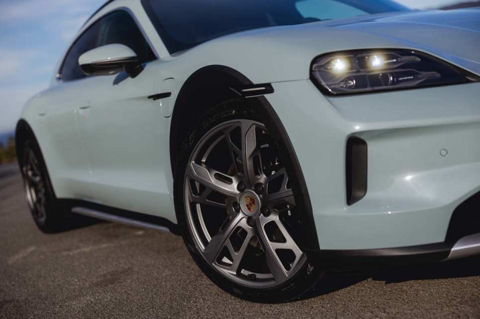 2024 Porsche Taycan 4S Cross Turismo I Price and features 