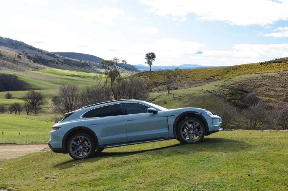 2024 Porsche Taycan 4S Cross Turismo I Driving