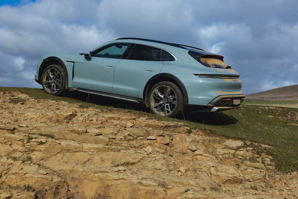 2024 Porsche Taycan 4S Cross Turismo I Driving