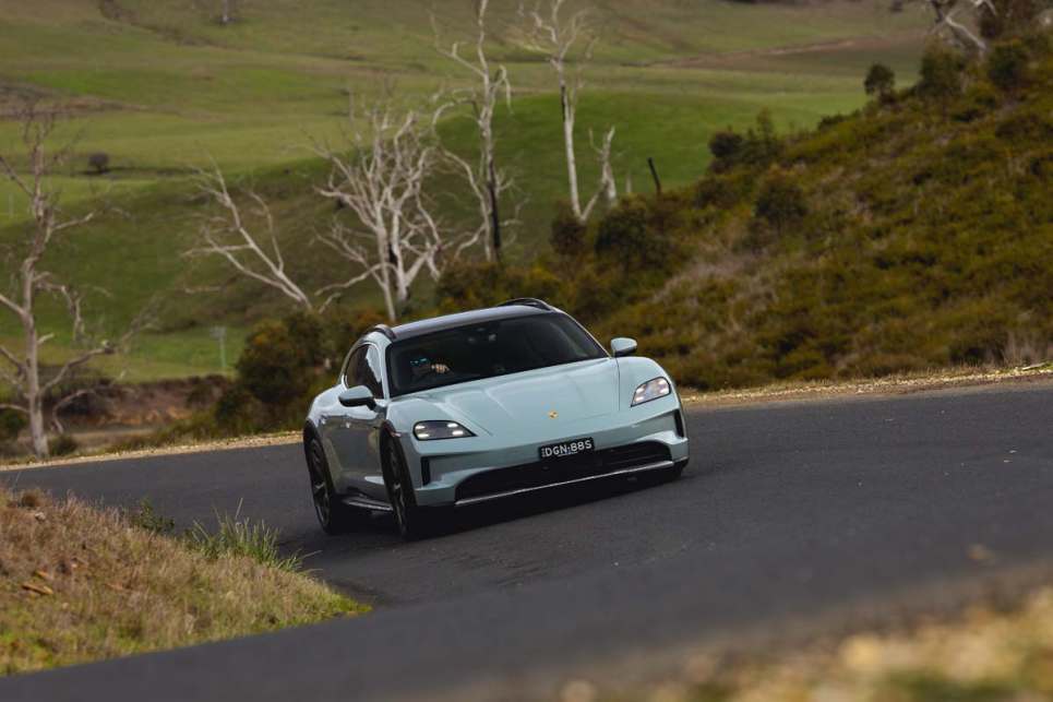 2024 Porsche Taycan 4S Cross Turismo I Driving