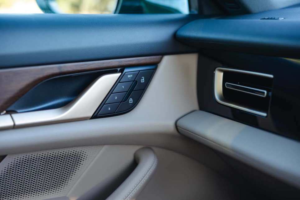 2024 Porsche Taycan 4S I Practicality