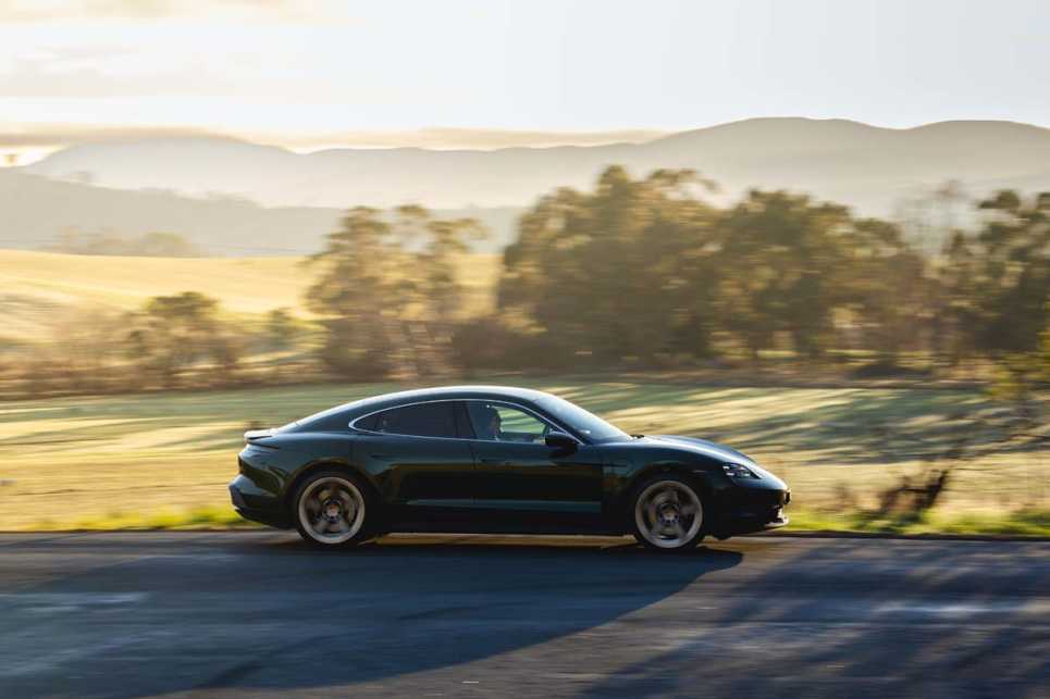 2024 Porsche Taycan 4S I Driving