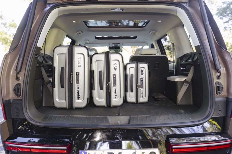 Hyundai Santa Fe Hybrid Calligraphy I Practicality