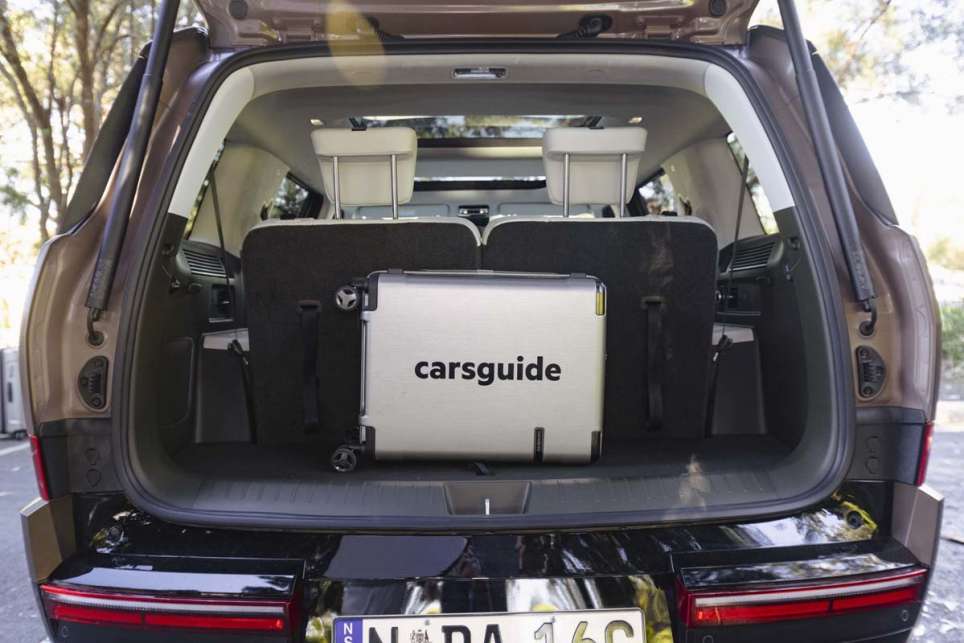 Hyundai Santa Fe Hybrid Calligraphy I Practicality