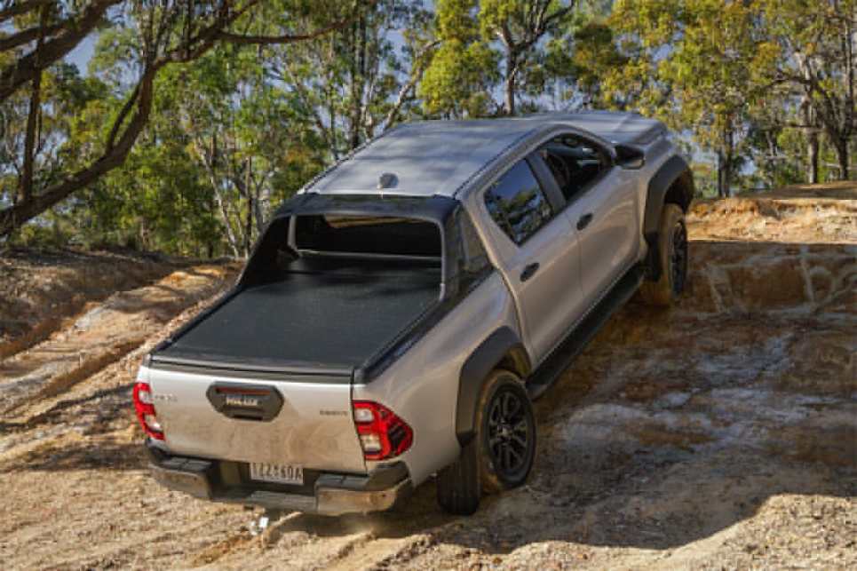 2024 Toyota Hilux Rogue V-Active I Driving
