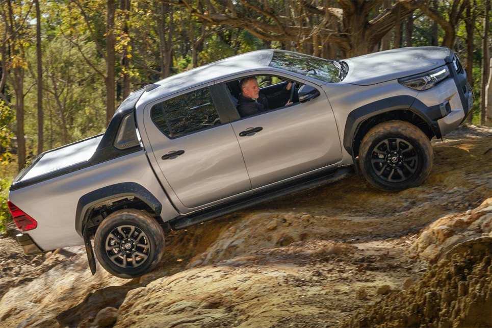 2024 Toyota Hilux Rogue V-Active I Driving