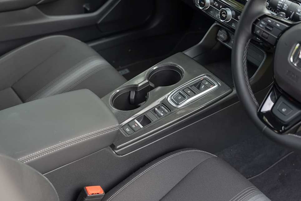 2025 Honda Civic e:HEV L (image: Sam Rawlings)