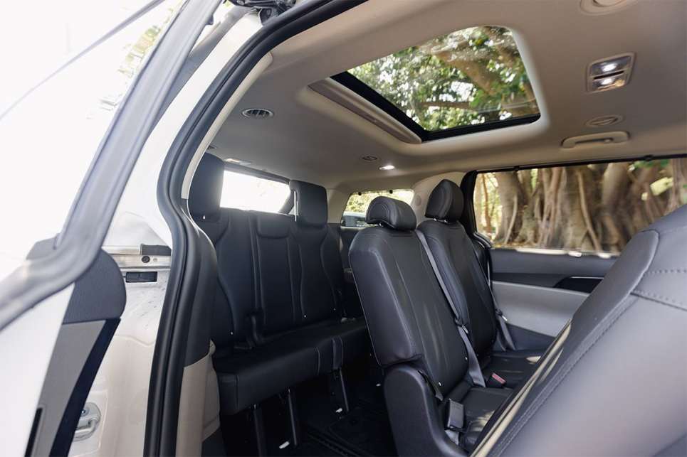 2025 Kia Carnival GT-Line Hybrid (Image: Dean McCartney)