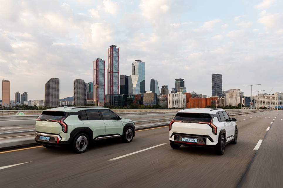 2025 Kia EV3 base model and GT-line