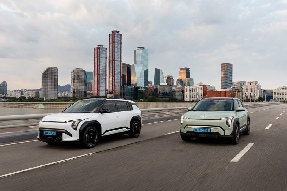 2025 Kia EV3 GT-line and base model