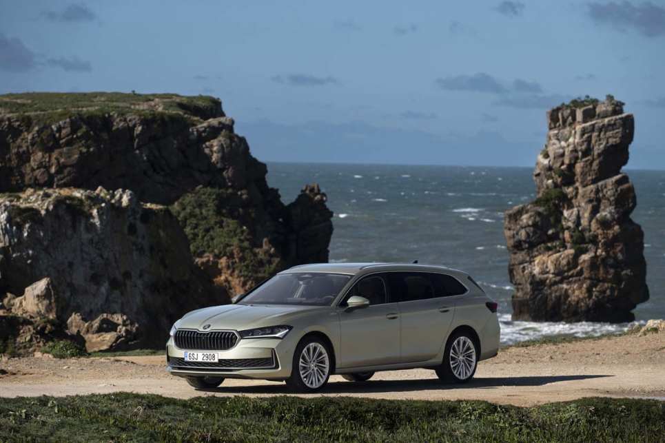 2025 Skoda Superb.