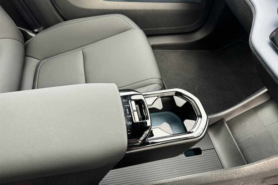 2025 Volvo EX30 Twin Motor Performance Ultra I Practicality