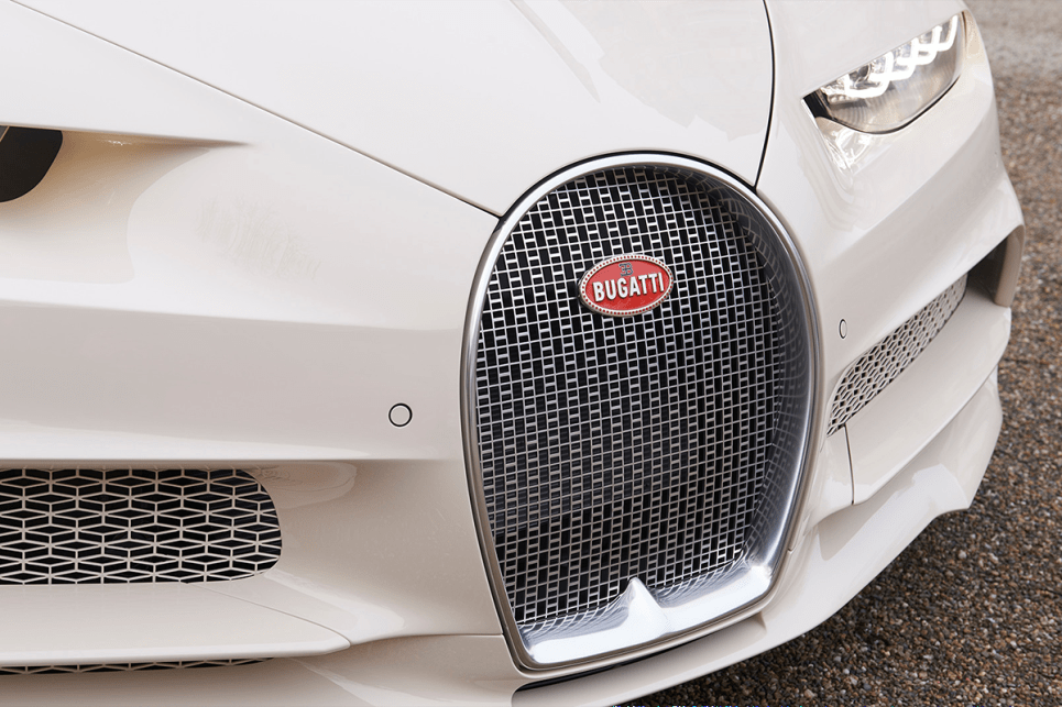 Upfront is a unique horseshoe-shaped grille made with an ‘H’ monogram.