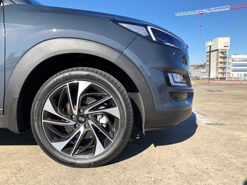 The Highlander comes with 19-inch alloy wheels.