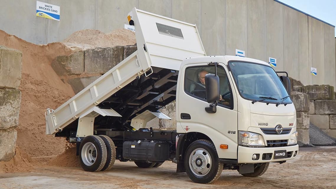 Hino 300 Series 616 IFS Tipper truck 2016 review | CarsGuide
