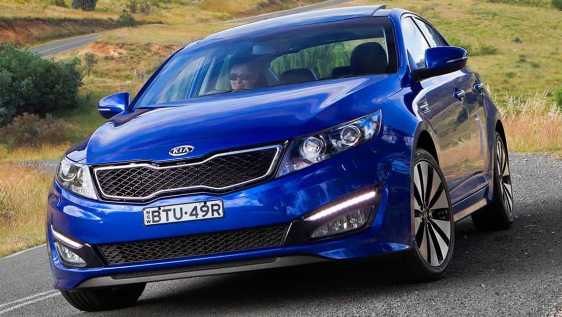Kia Optima темно синяя
