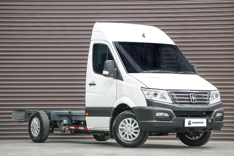 Resemblance to Mercedes-Benz vans such as the Sprinter comes thanks to a joint venture between the two brands.