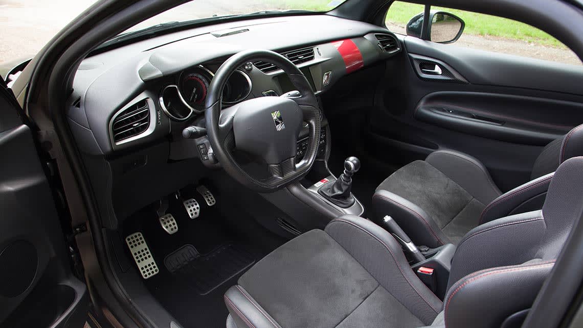 2016 Citroen DS3 interior.