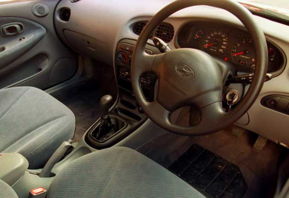 1999 Hyundai Lantra GLS 