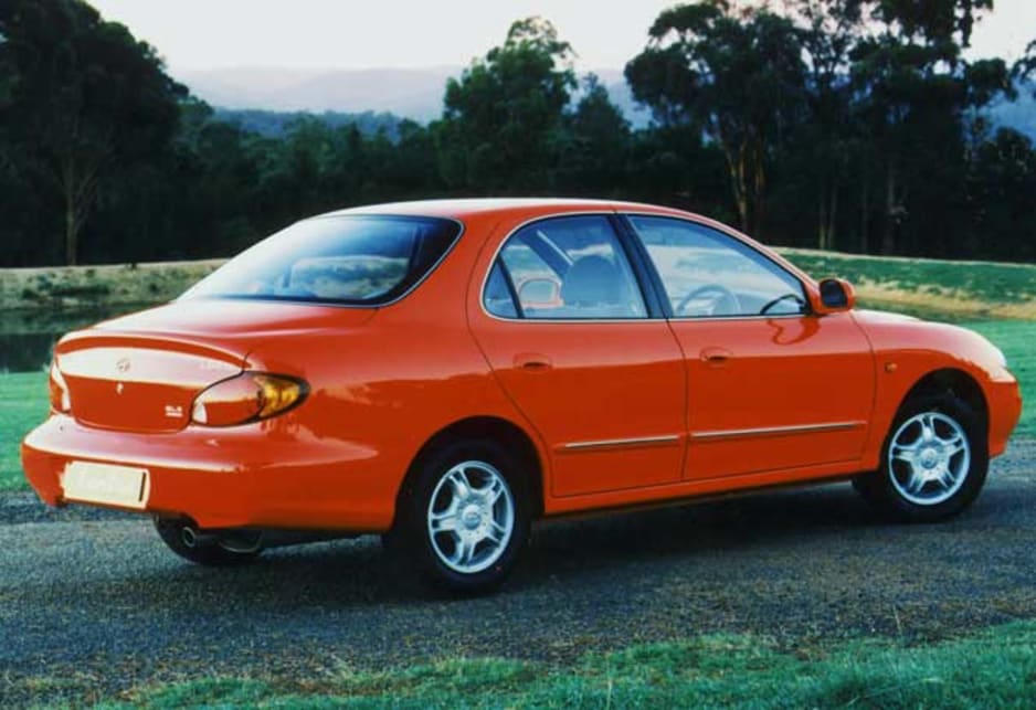 1999 Hyundai Lantra GLS sedan