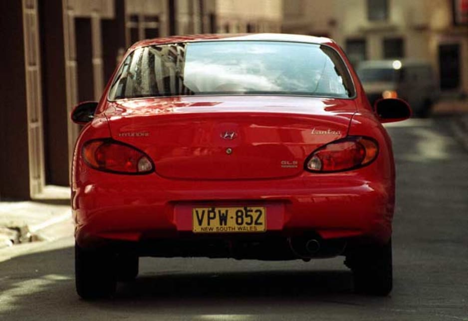 1999 Hyundai Lantra GLS sedan