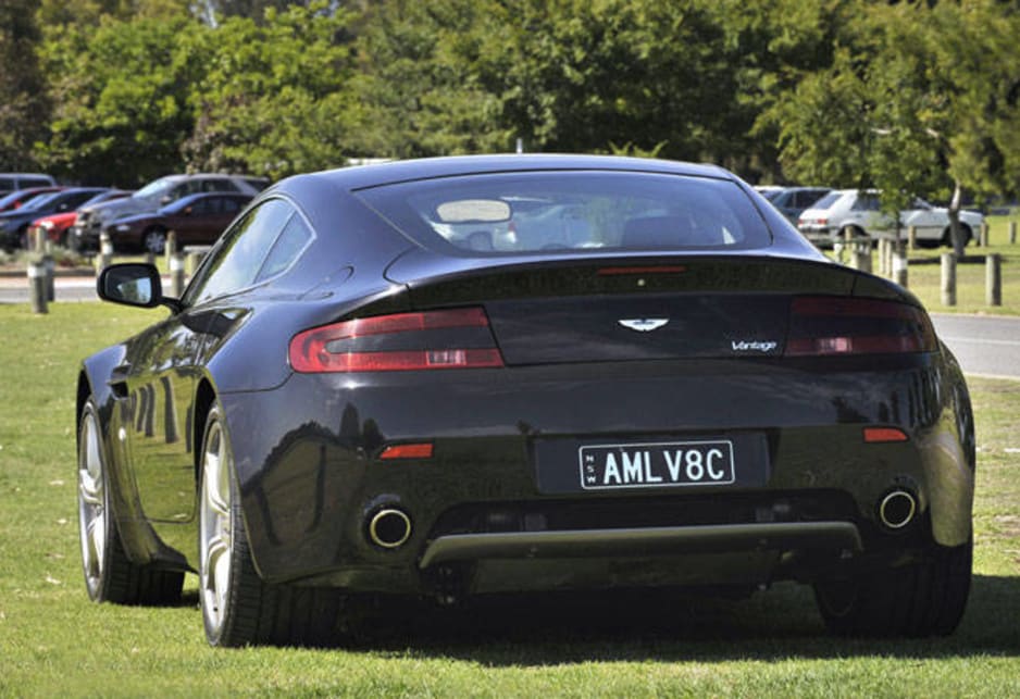 Aston Martin Vantage V8 coupe