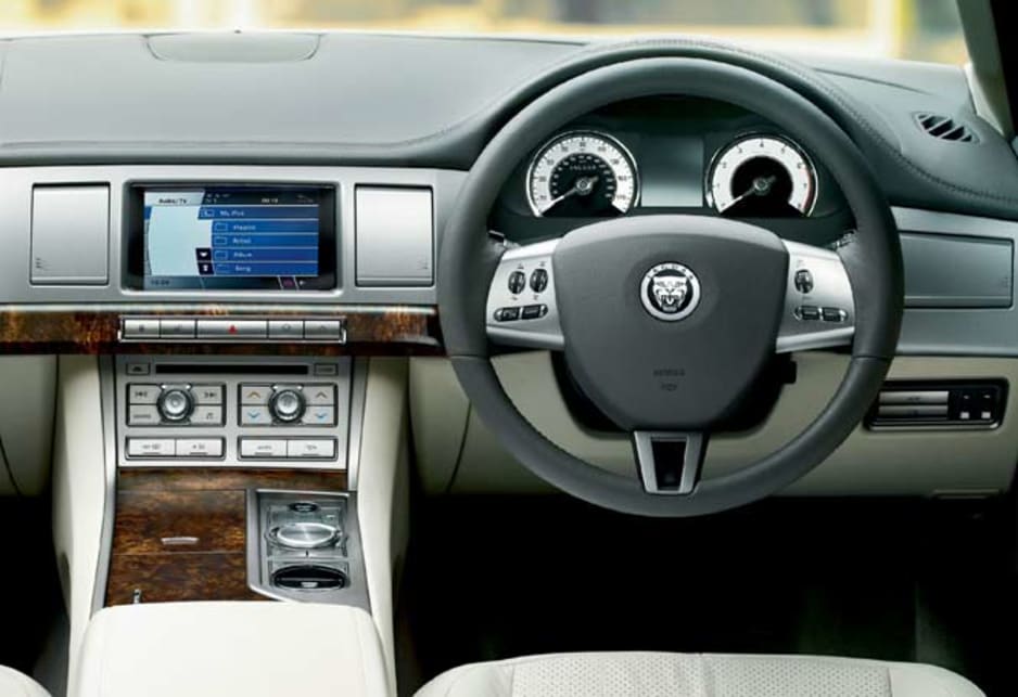 Jaguar XF Diesel - dash