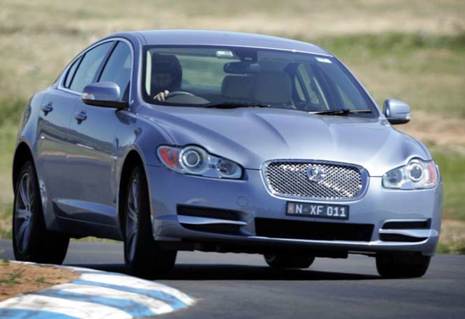 Jaguar XF Diesel - front drive corner