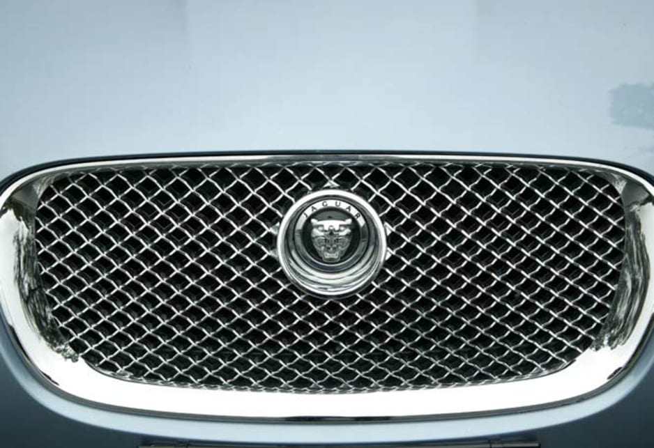 Jaguar XF Diesel - grill