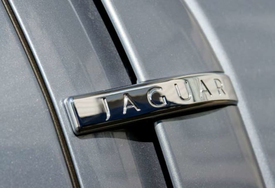 Jaguar XF Diesel - jag badge