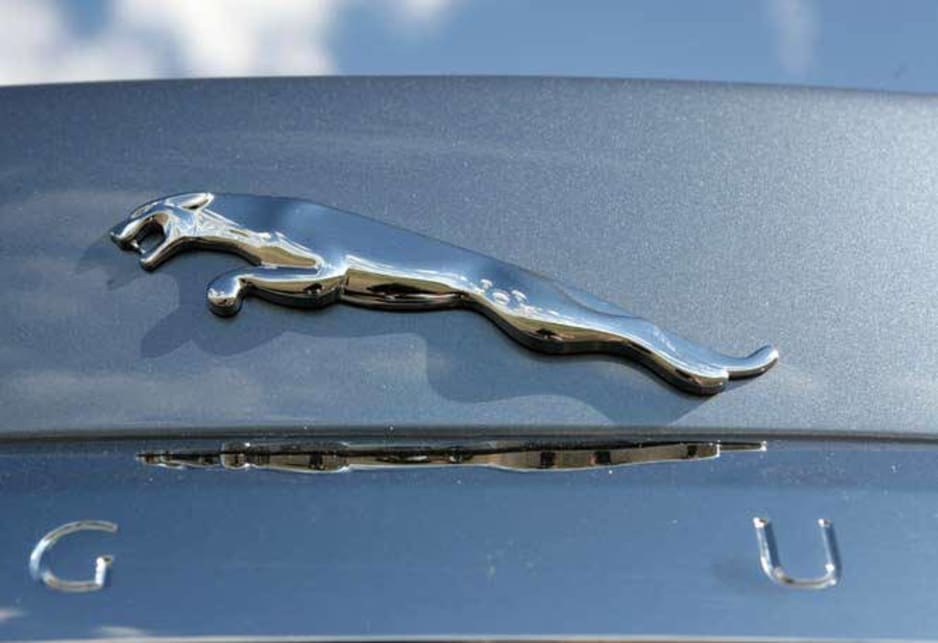 Jaguar XF Diesel - jaguar symbol