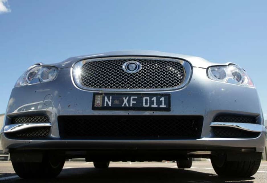 Jaguar XF Diesel - nose low angle