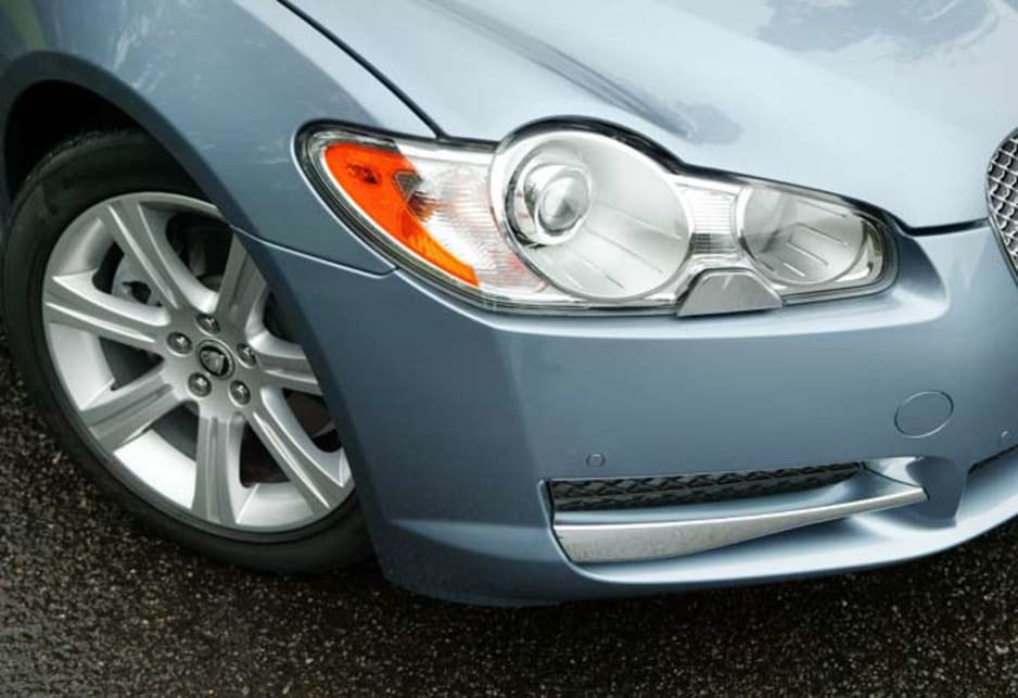 Jaguar XF Diesel - high angle nose