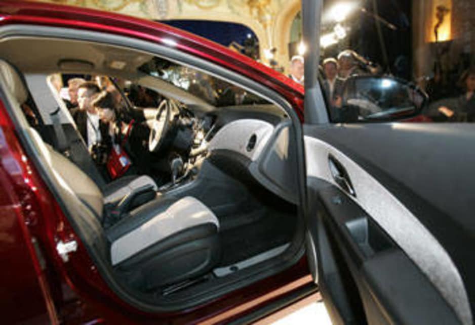 2008 Paris Motor Show: Chevrolet Cruze interior