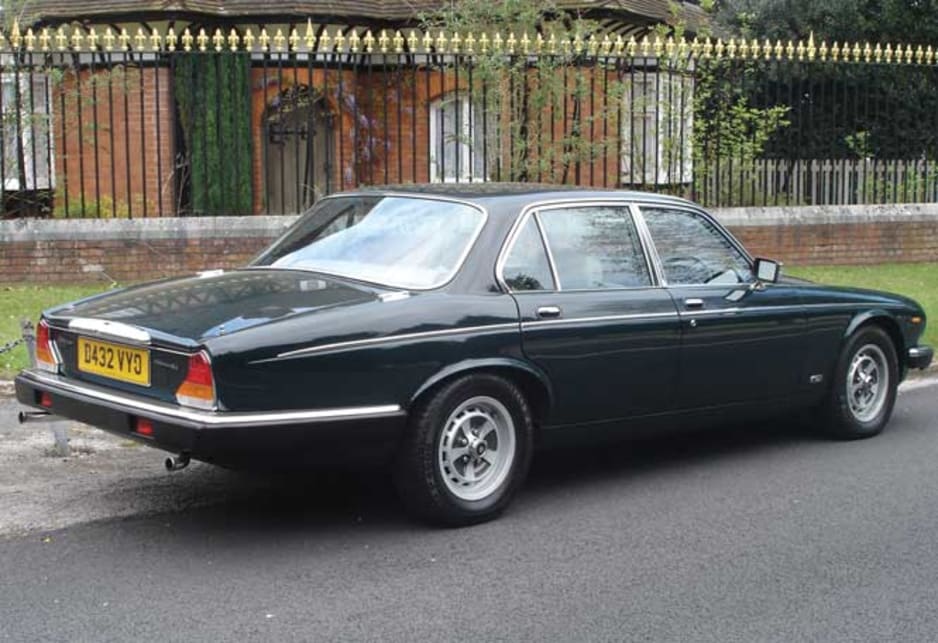 Queen S Daimler To Be Sold Off Car News Carsguide