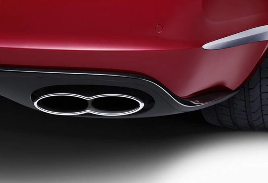 Subtle “V8 S” badges are applied to each front fender, and as with the other members of the Continental V8 family, the famous Bentley Wings badges feature a red centre and the exhaust tips have a 'figure 8' shape. 
