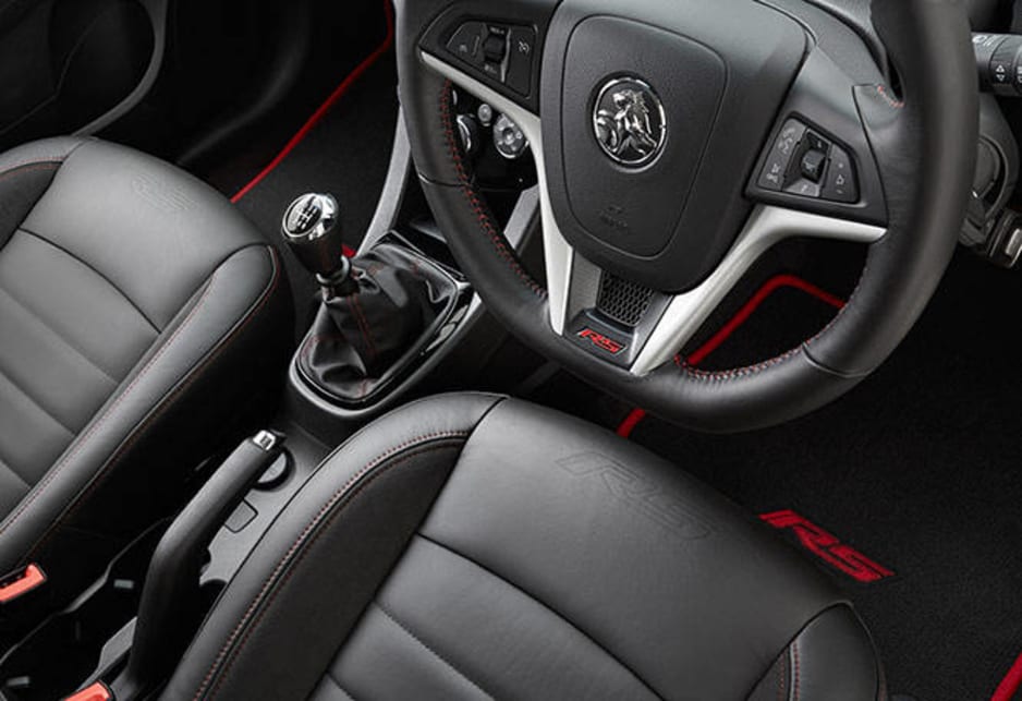 The interior has also gained a sporty look based around fashionable piano-black inserts.