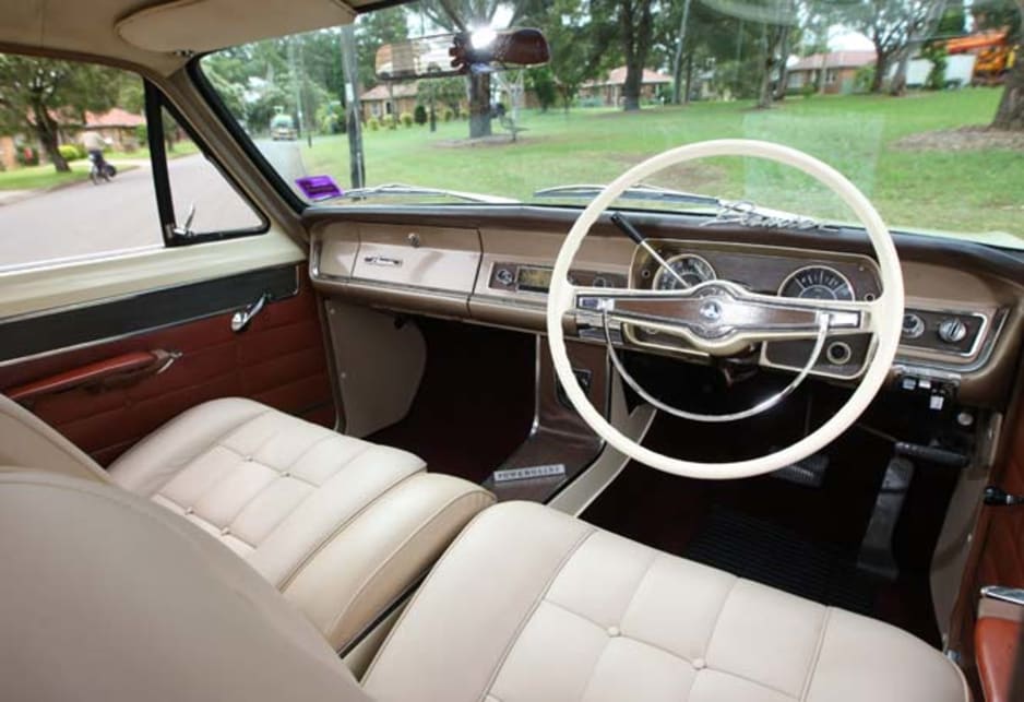 Hr holden top steering wheel